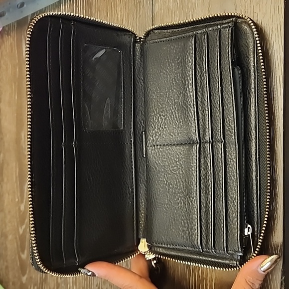 Steve Madden wristlet - Picture 4 of 4